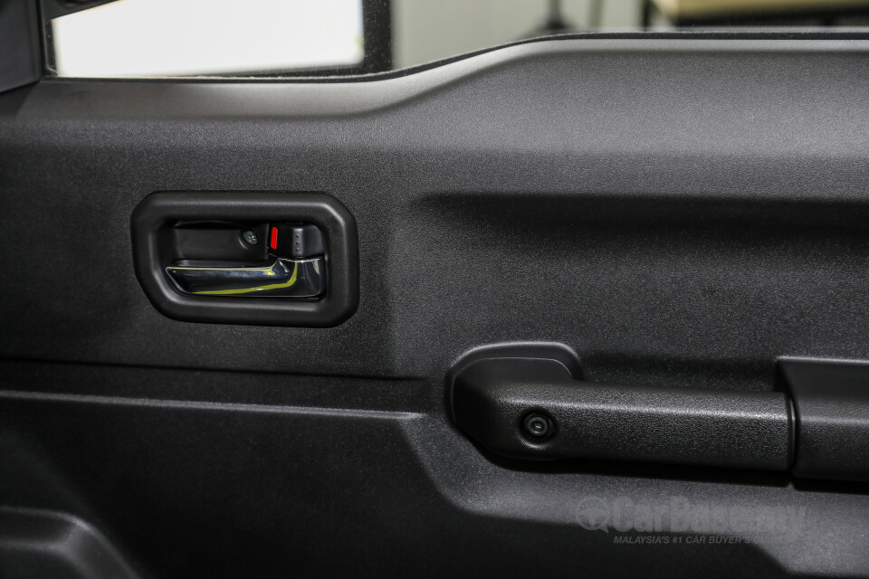Suzuki Jimny JB74 (2021) Interior