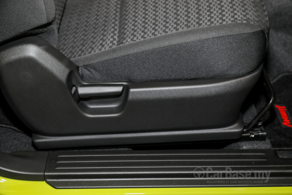 Suzuki Jimny JB74 (2021) Interior