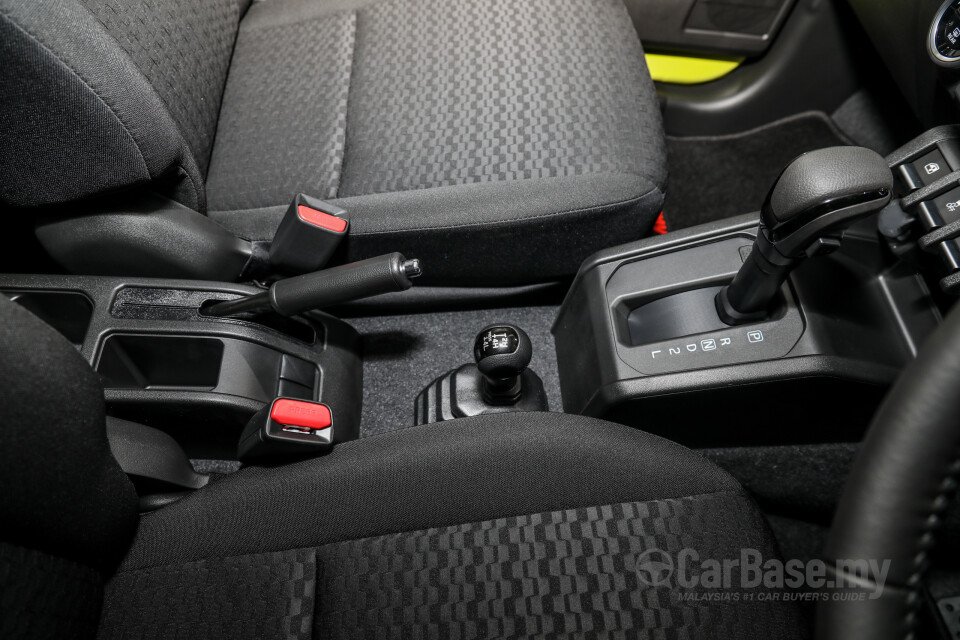 Suzuki Jimny JB74 (2021) Interior