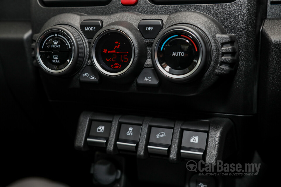 Suzuki Jimny JB74 (2021) Interior