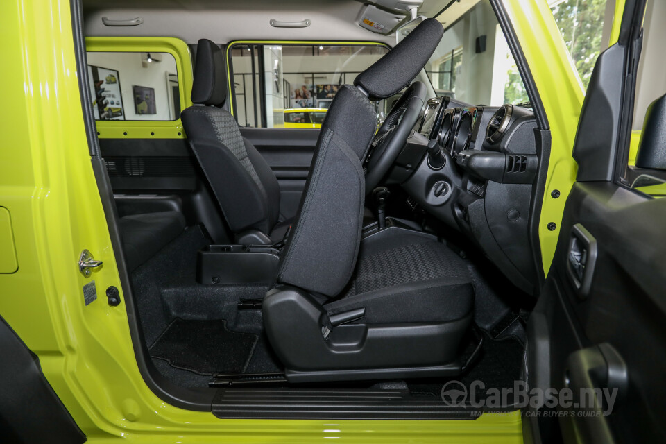 Suzuki Jimny JB74 (2021) Interior