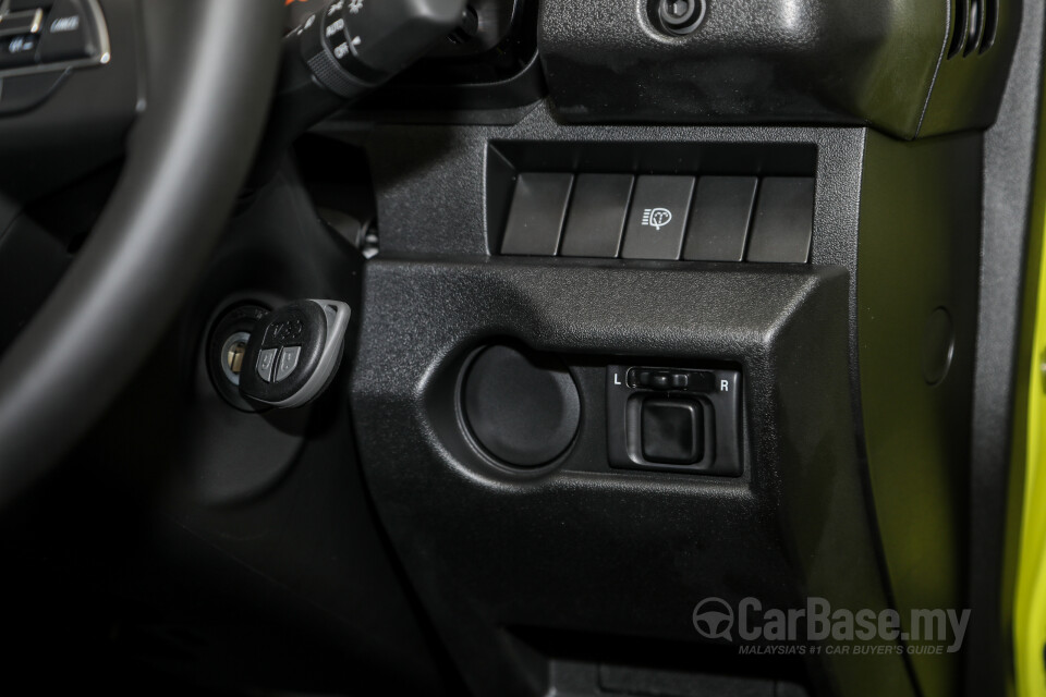 Suzuki Jimny JB74 (2021) Interior