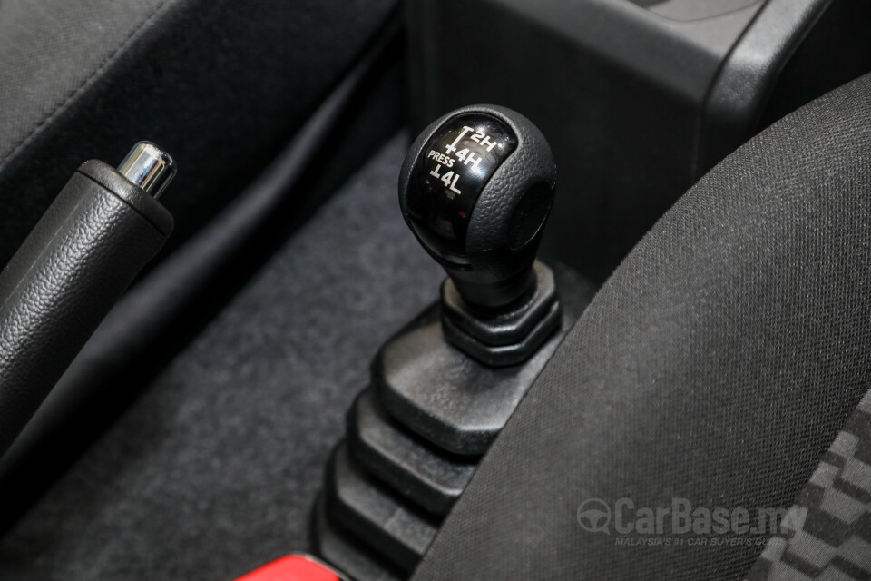 Suzuki Jimny JB74 (2021) Interior