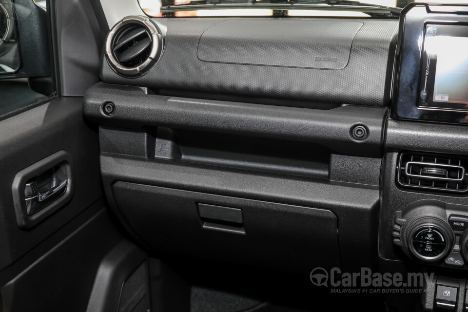 Suzuki Jimny JB74 (2021) Interior