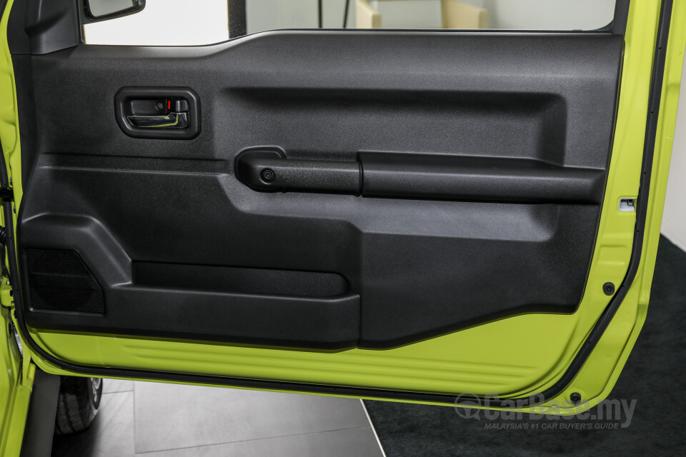 Suzuki Jimny JB74 (2021) Interior