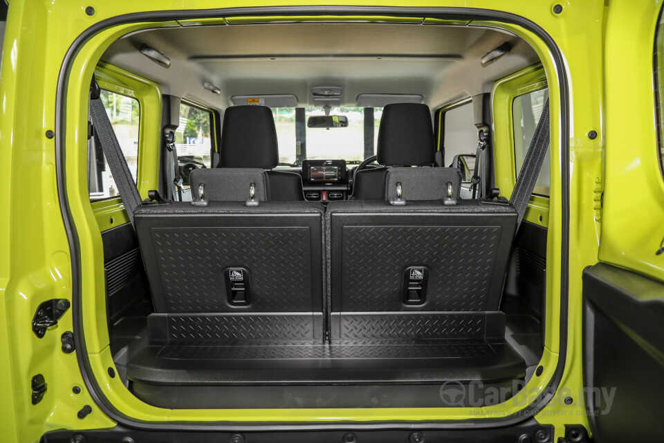 Suzuki Jimny JB74 (2021) Interior