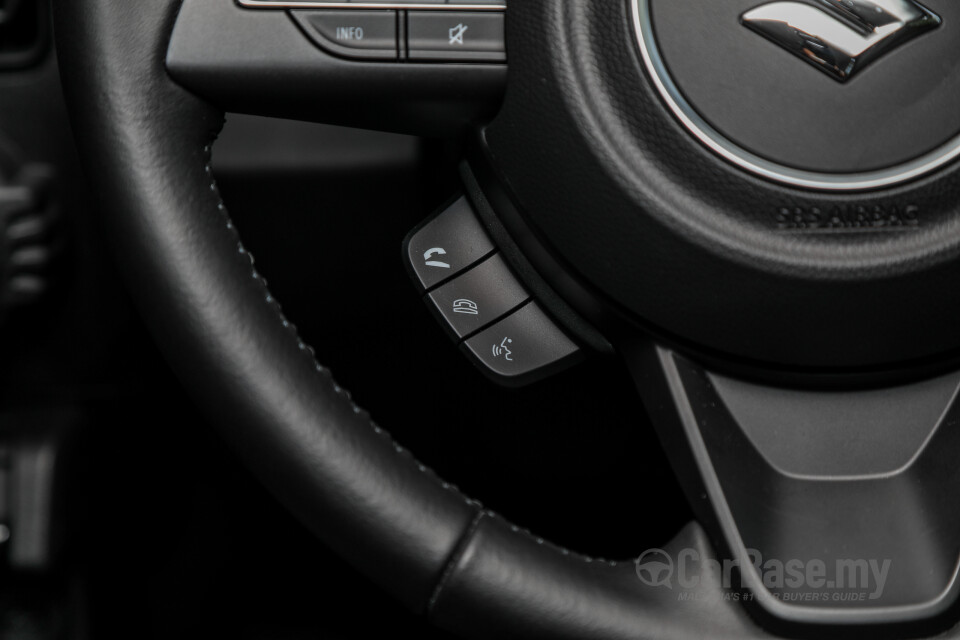 Suzuki Jimny JB74 (2021) Interior