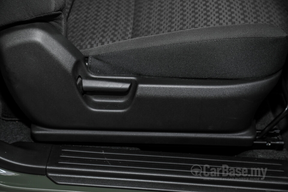 Suzuki Jimny JB74 (2021) Interior