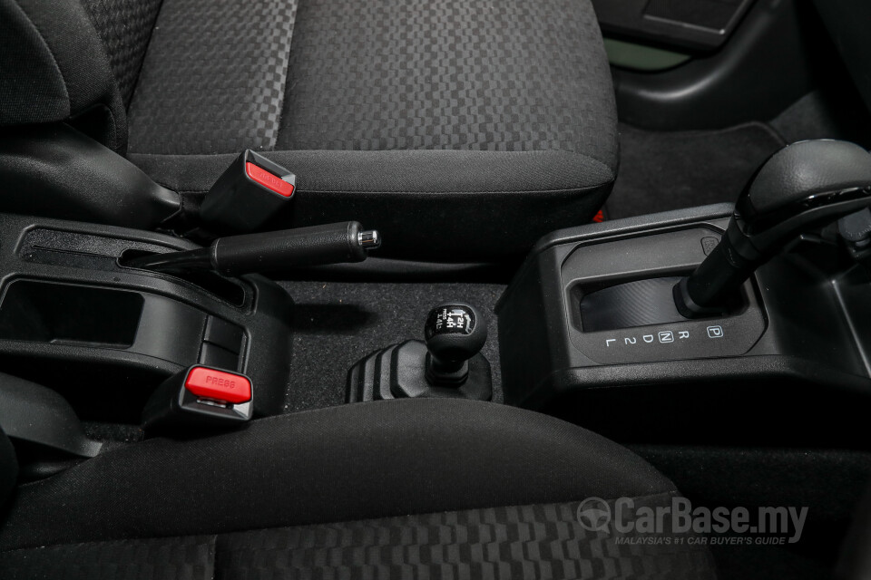 Suzuki Jimny JB74 (2021) Interior