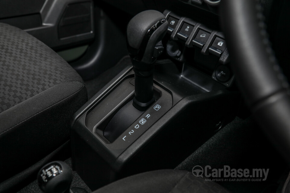 Suzuki Jimny JB74 (2021) Interior