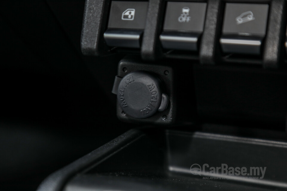 Suzuki Jimny JB74 (2021) Interior