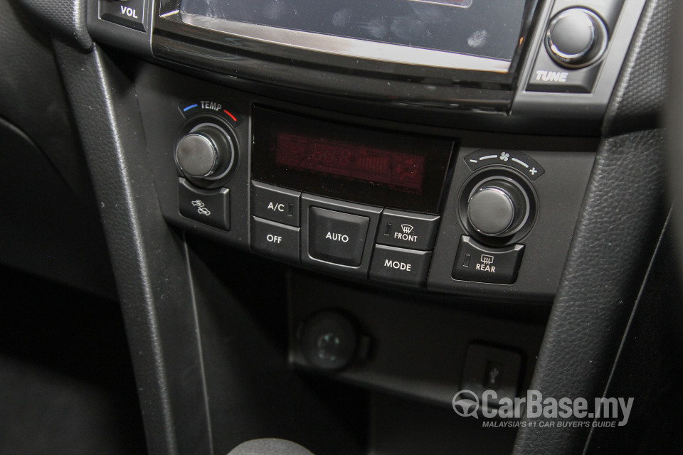 Suzuki Swift Mk3 Facelift (2015) Interior