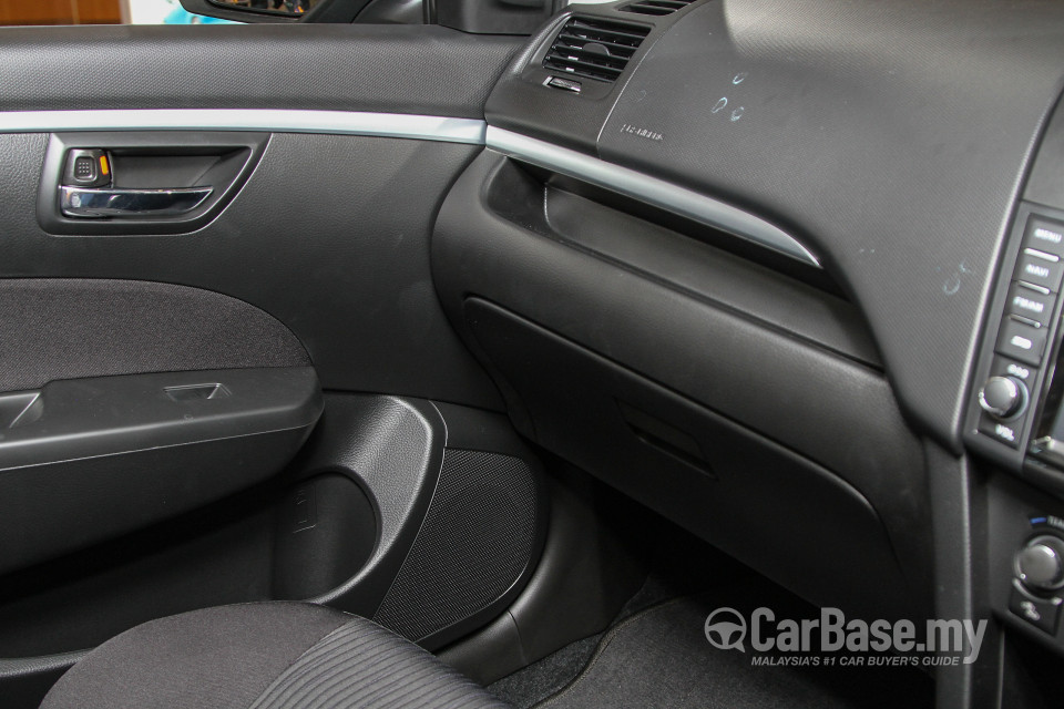 Suzuki Swift Mk3 Facelift (2015) Interior
