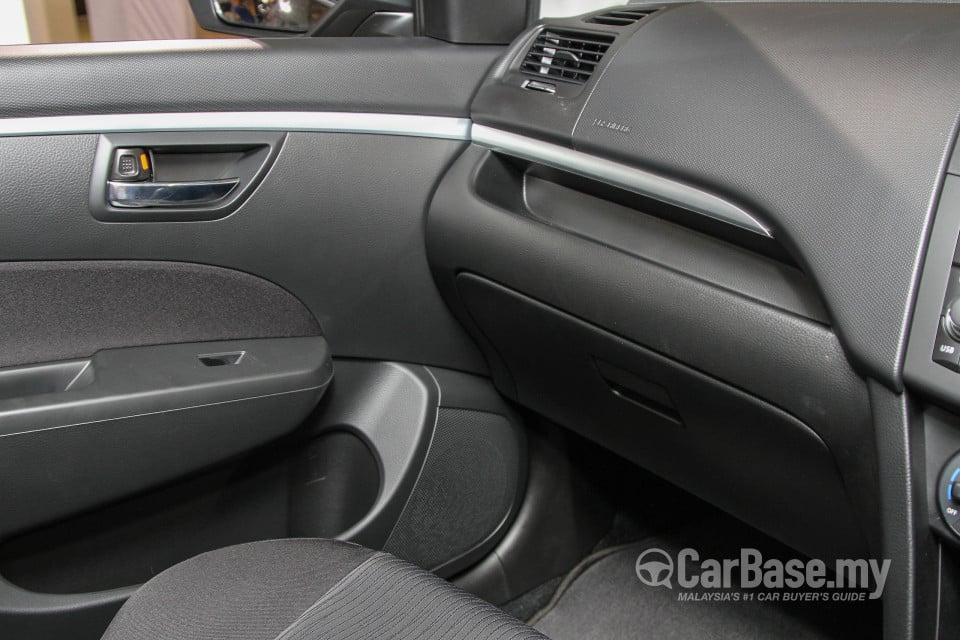 Suzuki Swift Mk3 Facelift (2015) Interior