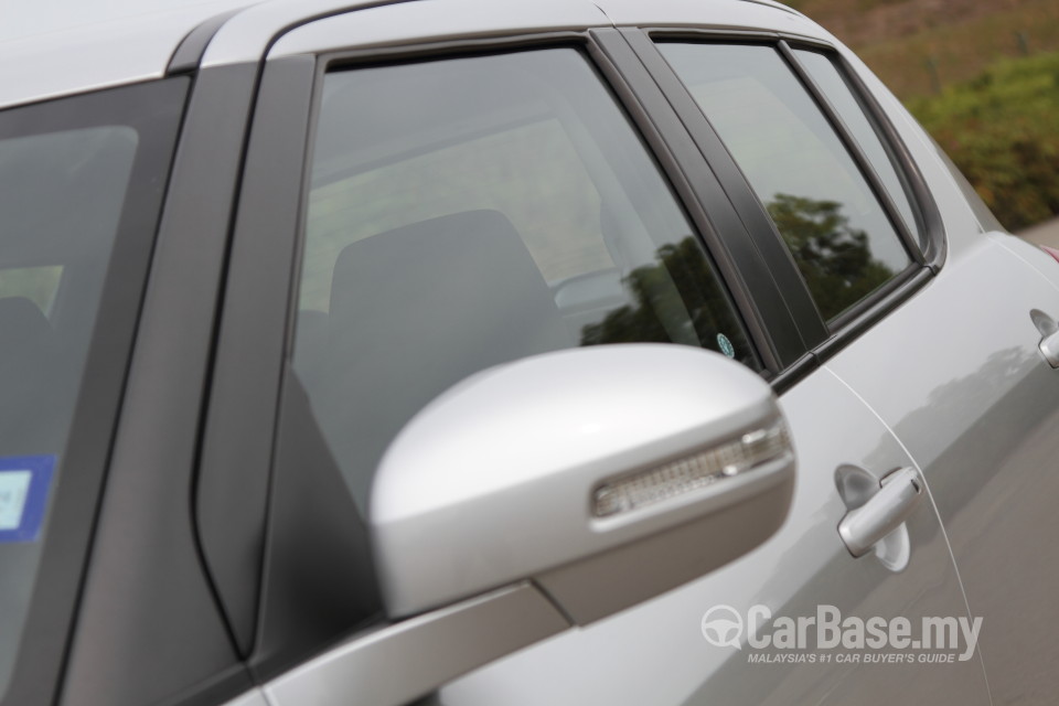 Suzuki Swift Mk3  (2013) Exterior
