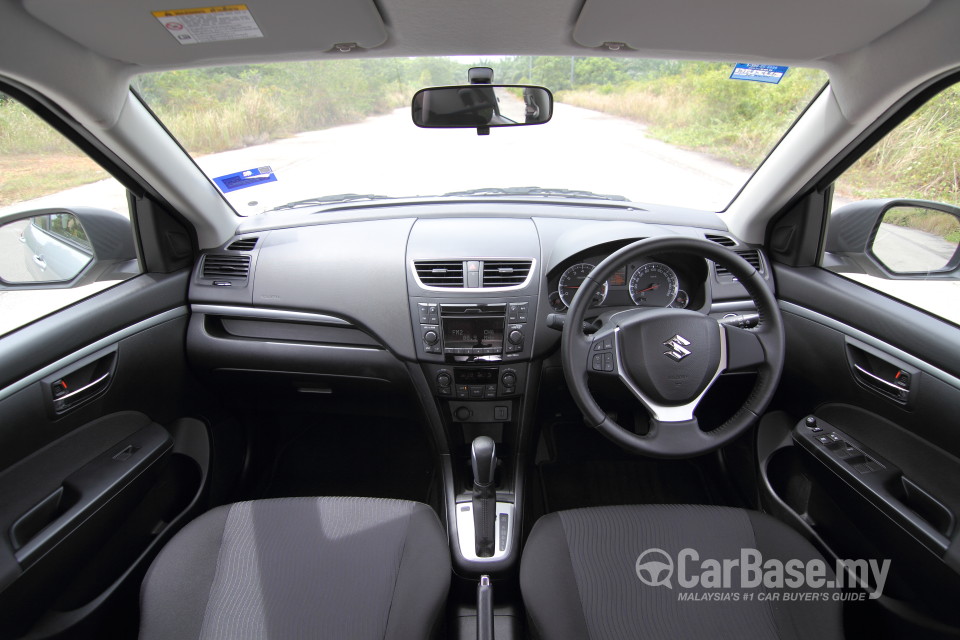 Suzuki Swift Mk3  (2013) Interior