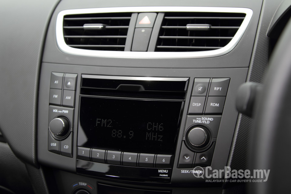Suzuki Swift Mk3  (2013) Interior