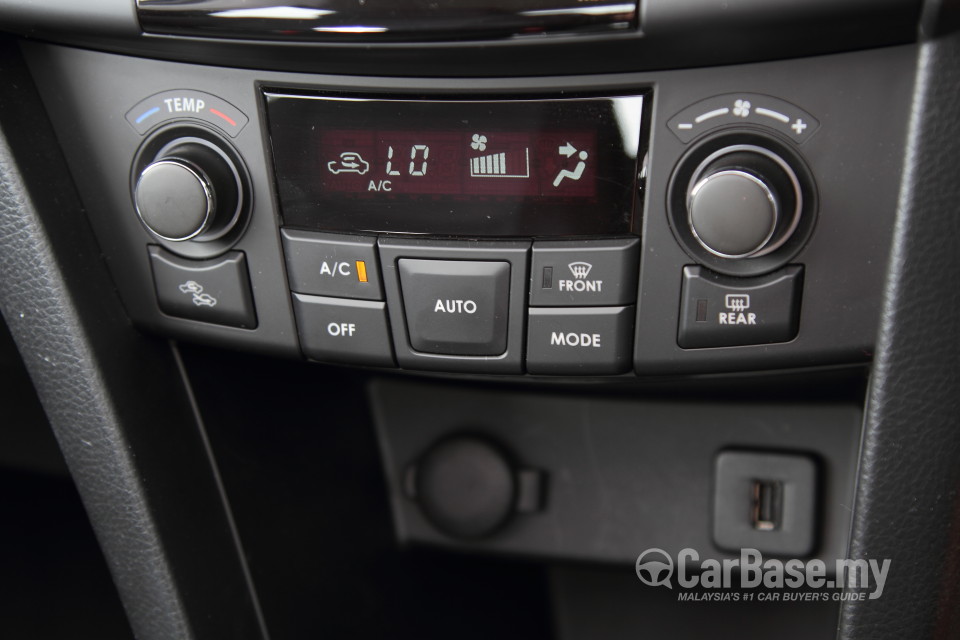 Suzuki Swift Mk3  (2013) Interior