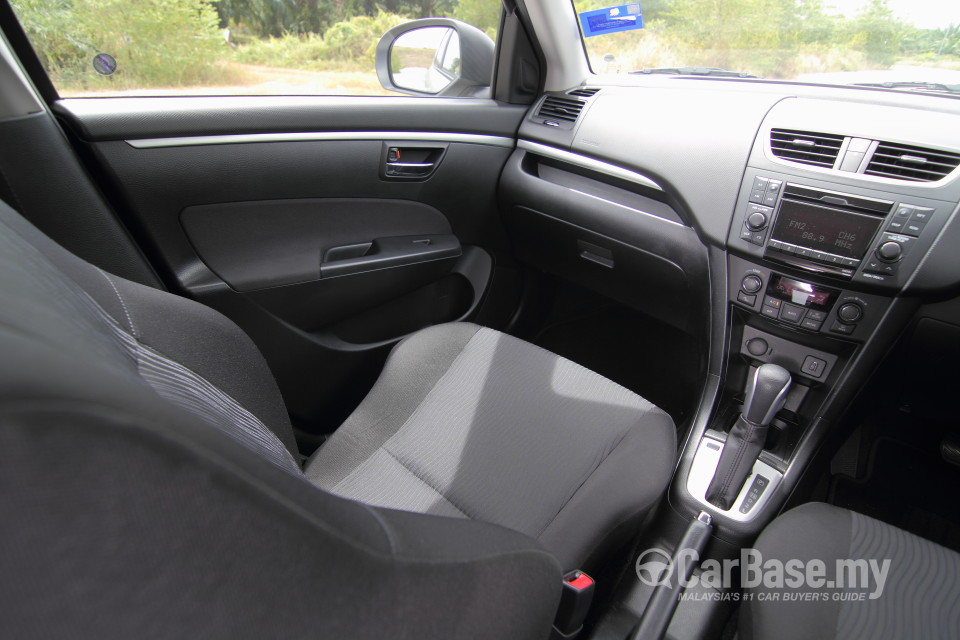 Suzuki Swift Mk3  (2013) Interior