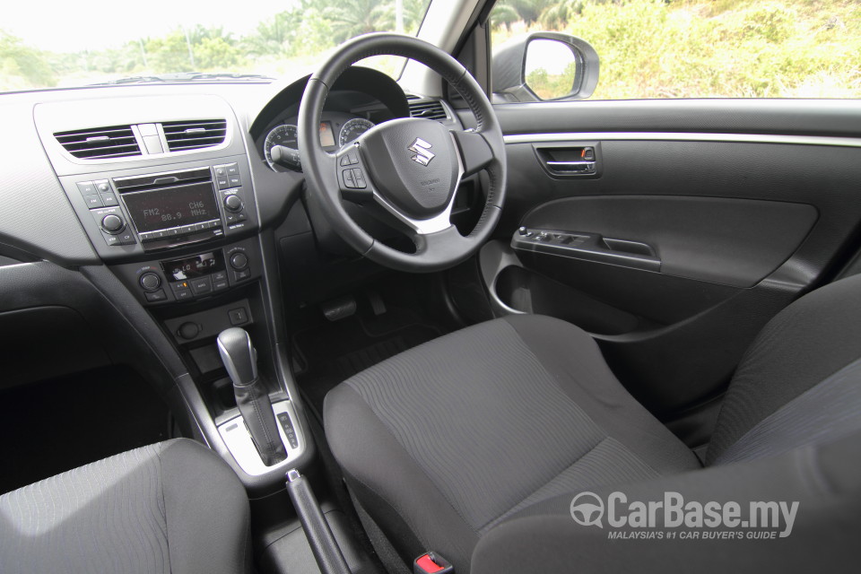 Suzuki Swift Mk3  (2013) Interior