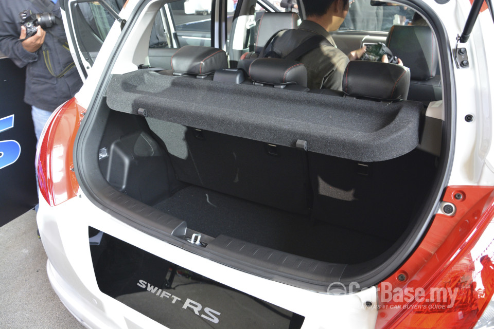 Suzuki Swift Mk3  (2013) Interior