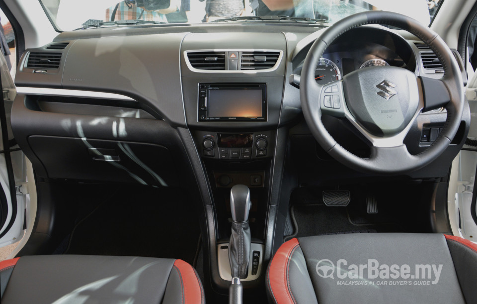 Suzuki Swift Mk3  (2013) Interior
