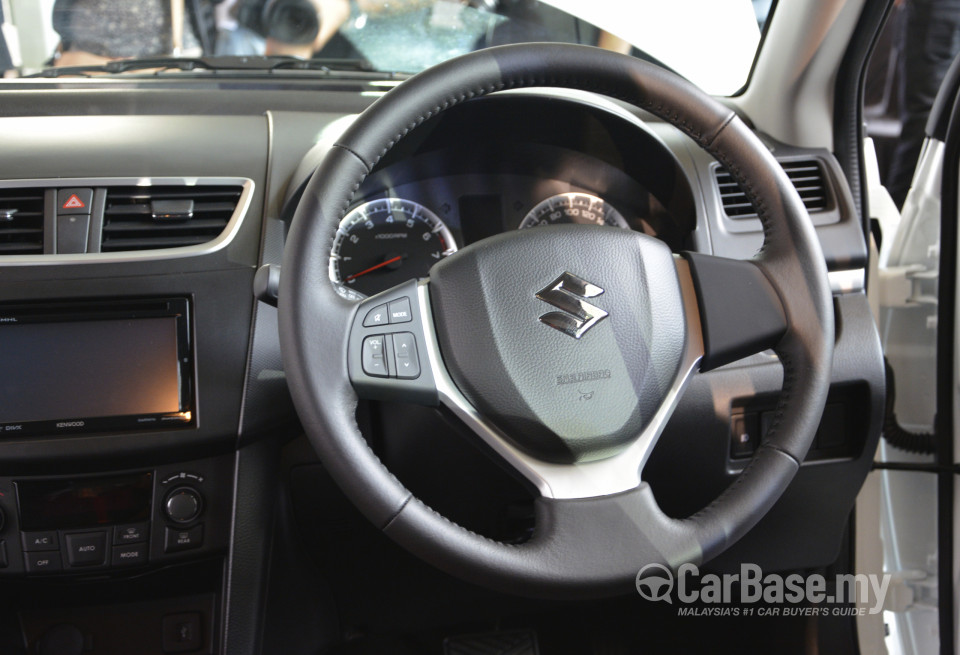 Suzuki Swift Mk3  (2013) Interior