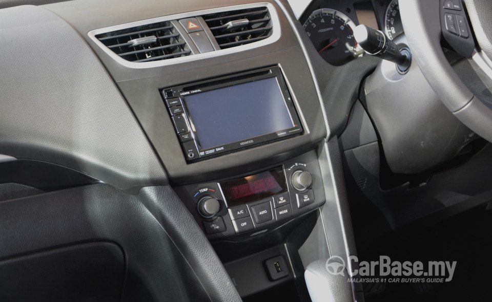 Suzuki Swift Mk3  (2013) Interior