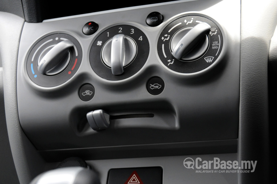 Suzuki Alto Mk7 (2010) Interior