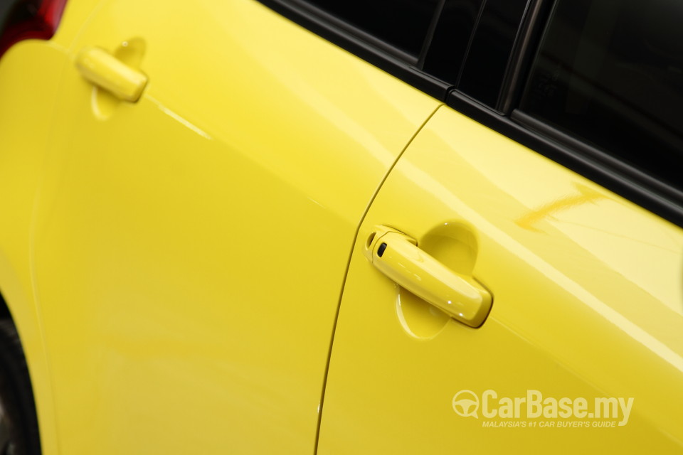 Suzuki Swift Sport ZC32S (2013) Exterior