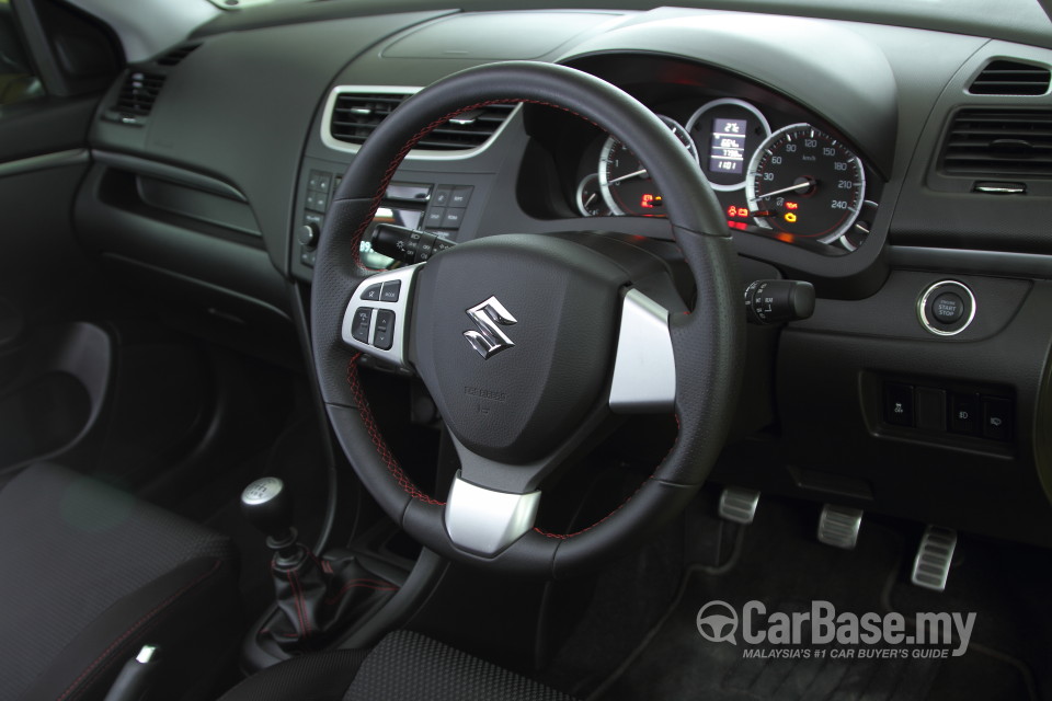 Suzuki Swift Sport ZC32S (2013) Interior