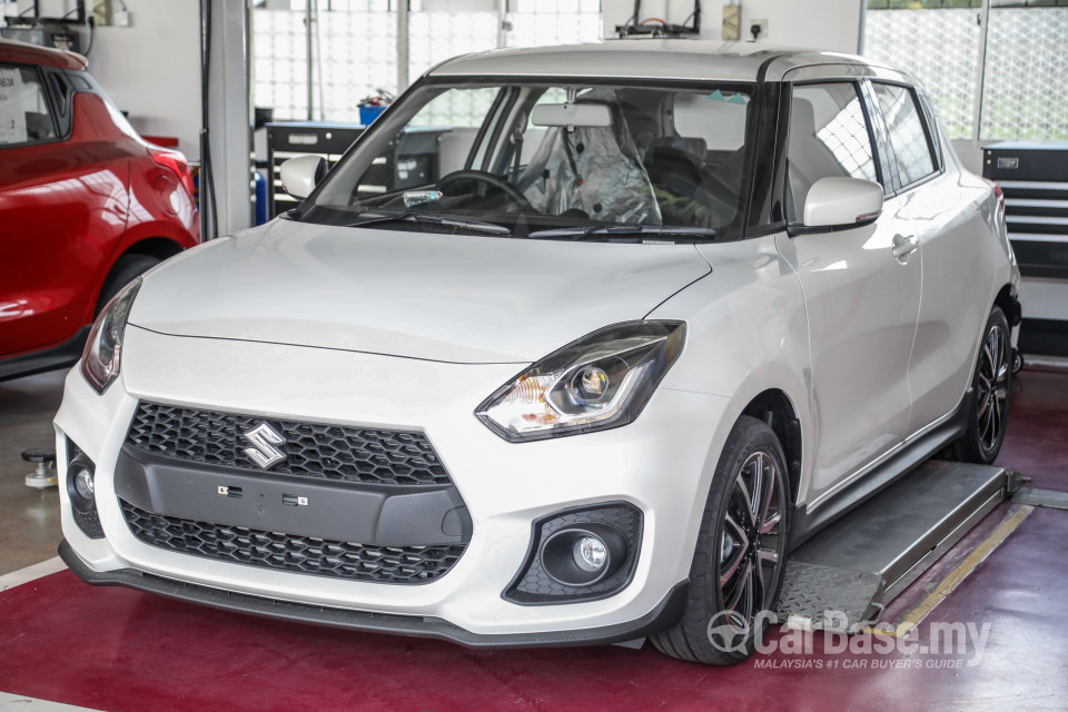 Suzuki Swift Sport ZC33S (2021) Exterior