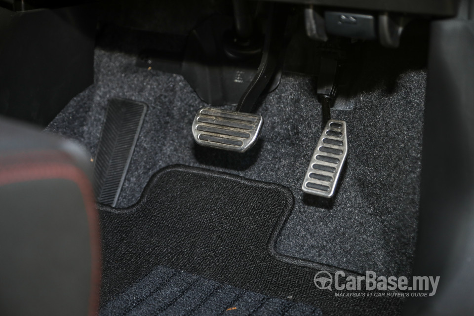 Suzuki Swift Sport ZC33S (2021) Interior