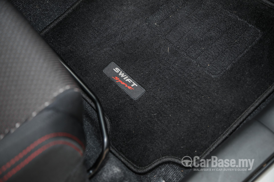 Suzuki Swift Sport ZC33S (2021) Interior