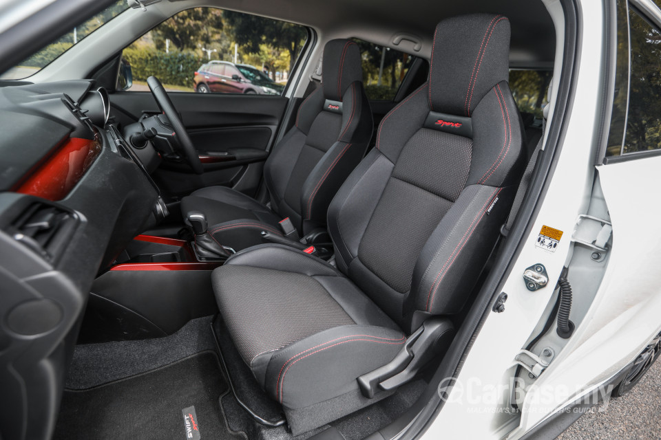 Suzuki Swift Sport ZC33S (2021) Interior