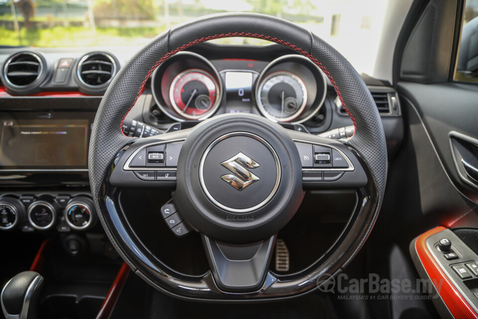 Suzuki Swift Sport ZC33S (2021) Interior