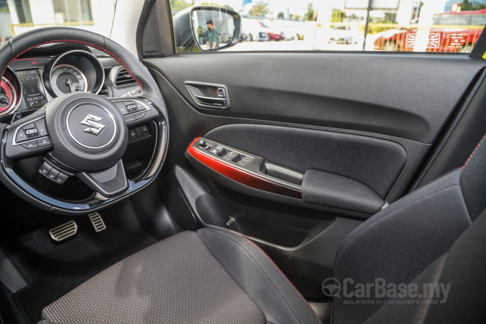 Suzuki Swift Sport ZC33S (2021) Interior