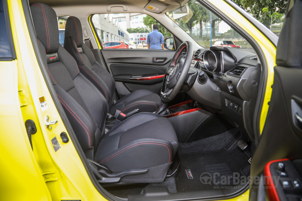 Suzuki Swift Sport ZC33S (2021) Interior
