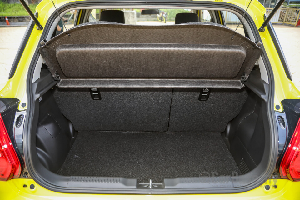 Suzuki Swift Sport ZC33S (2021) Interior