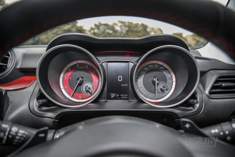 Suzuki Swift Sport ZC33S (2021) Interior