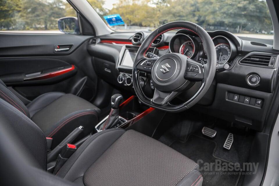 Suzuki Swift Sport ZC33S (2021) Interior