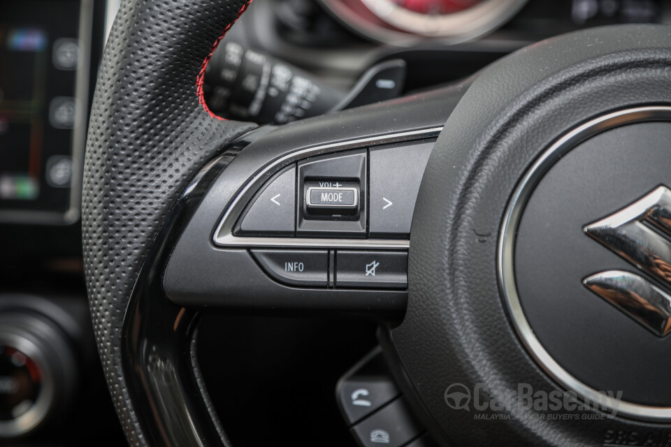 Suzuki Swift Sport ZC33S (2021) Interior