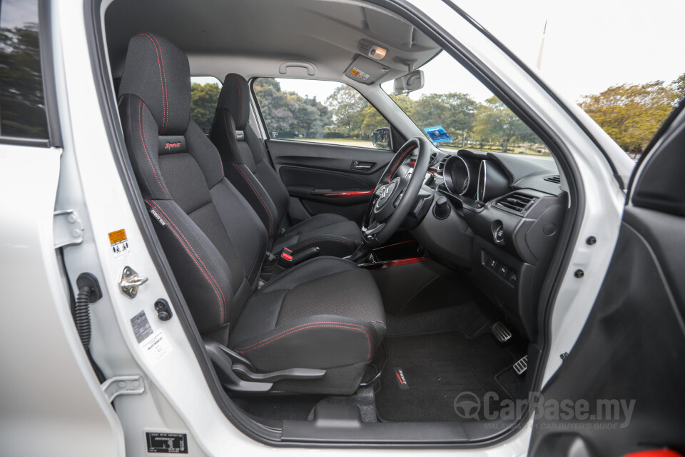Suzuki Swift Sport ZC33S (2021) Interior
