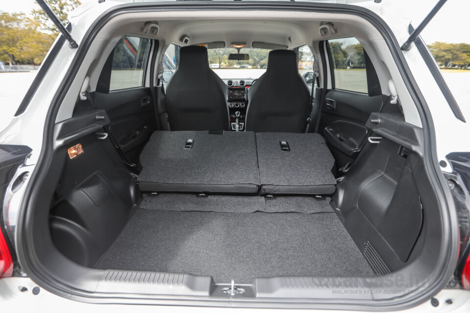 Suzuki Swift Sport ZC33S (2021) Interior
