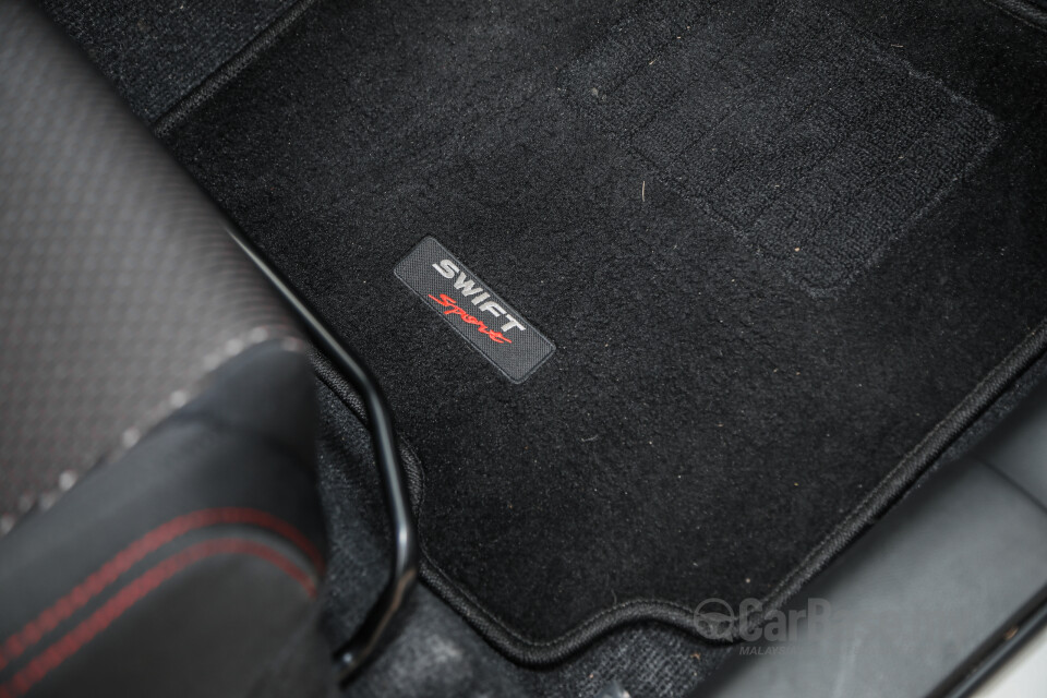 Suzuki Swift Sport ZC33S (2021) Interior