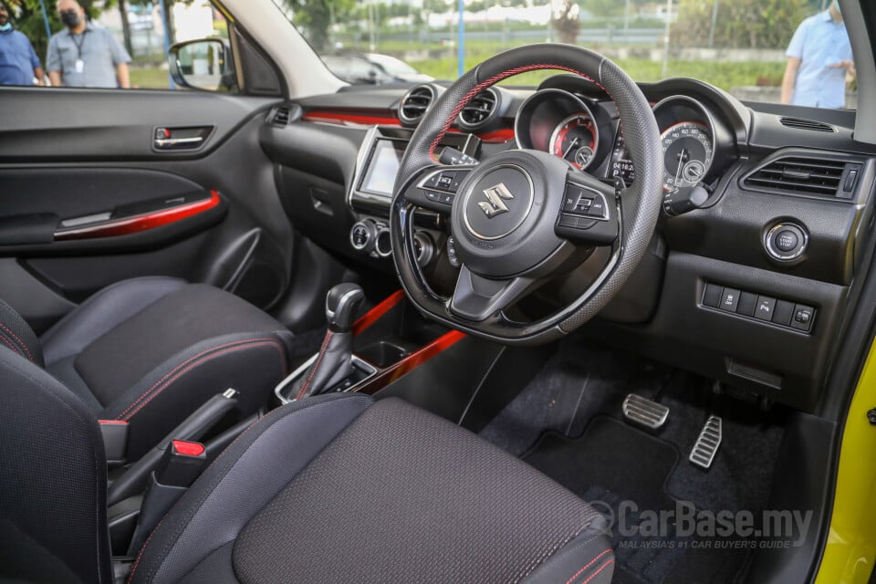 Suzuki Swift Sport ZC33S (2021) Interior