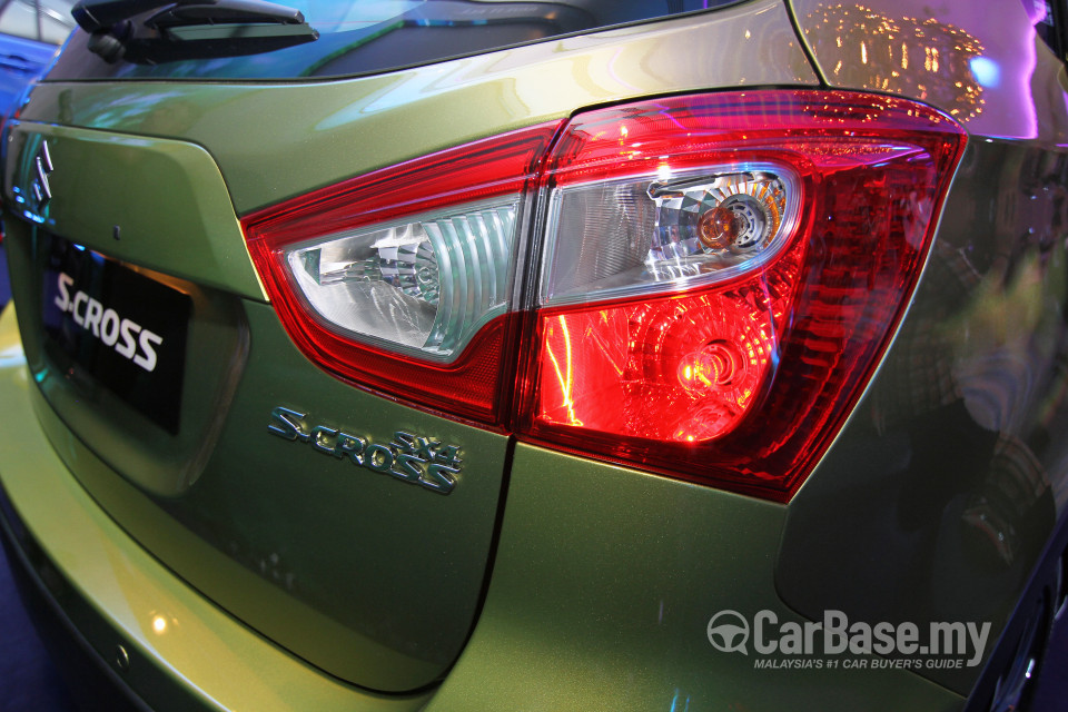 Suzuki S-Cross SX4 Mk2 (2014) Exterior