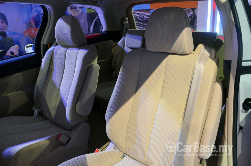 Toyota Previa ACR50 (2013) Interior