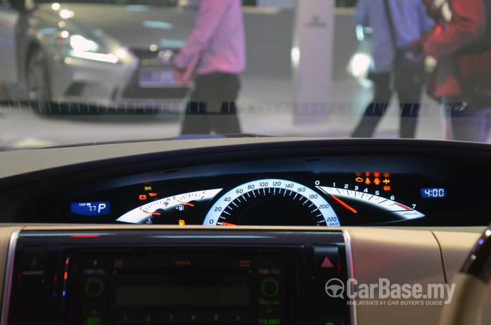 Toyota Previa ACR50 (2013) Interior