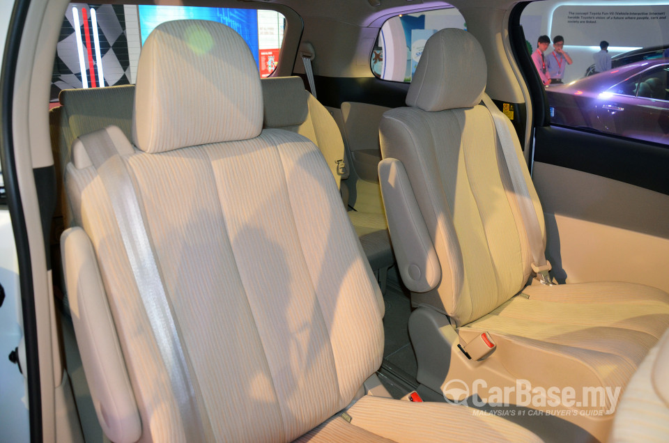 Toyota Previa ACR50 (2013) Interior